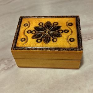 Wooden jewelry box